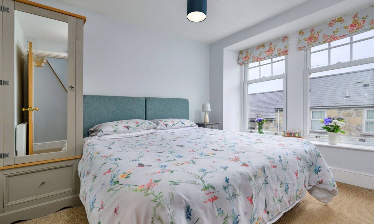 Trefor House | Stunning villa for 6 guests with WIFI, terrace and pets allowed