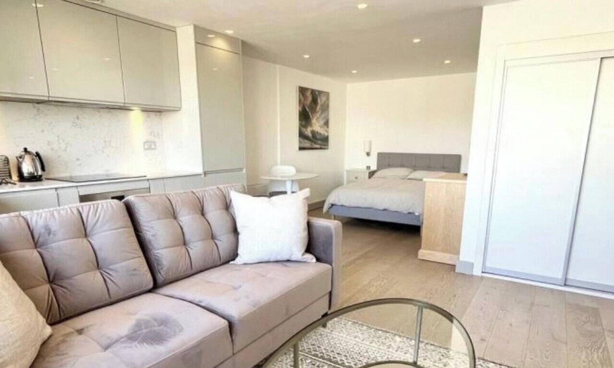 Bristol City Centre Apartment | Stylish 1-Bed Flat with City Views