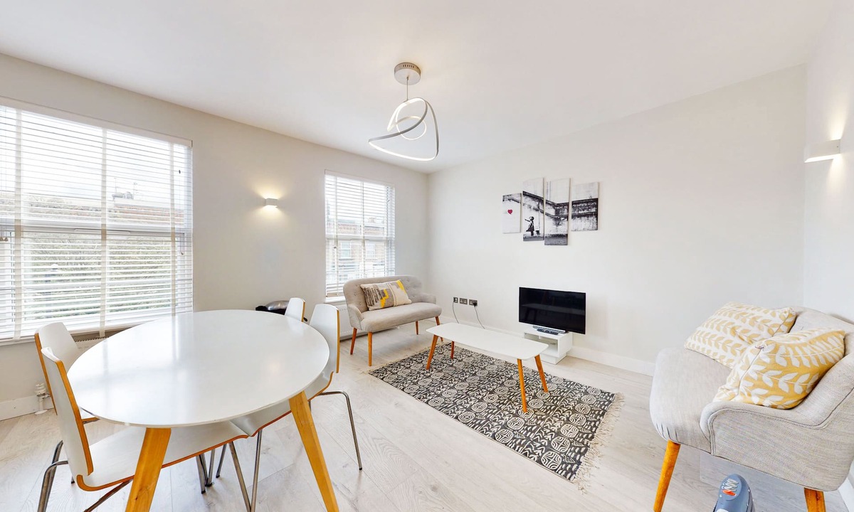 Harrow Road Apartment | Stylish 2bed/2bath flat 4min from tube station
