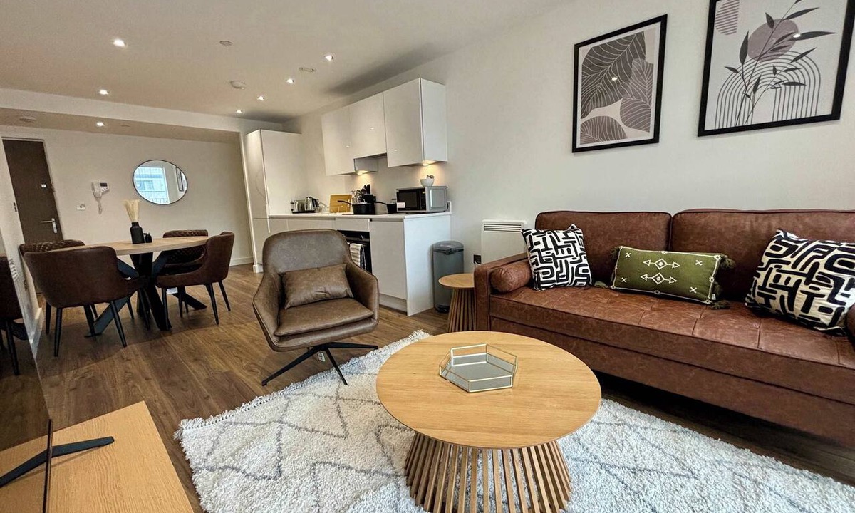 Bracknell Apartment | Stylish 2BR Apt Bracknell | Near Ascot