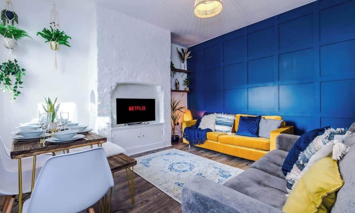 Eccles House | Stylish | 4BR | 3Bath | Manchester Home
