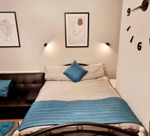Bensham Manor Apartment | Stylish Self-Contained Apartment with Private Entrance & Self Check-In