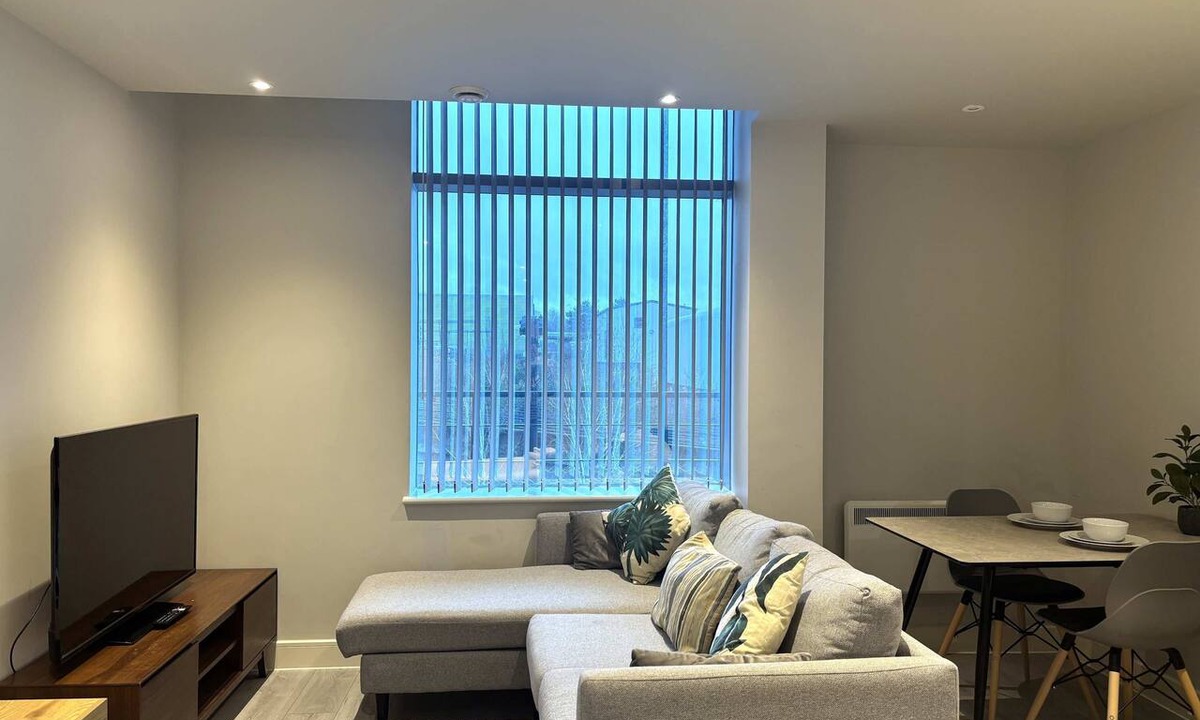 Bracknell Apartment | Stylish Studio in Central Bracknell with Free Parking