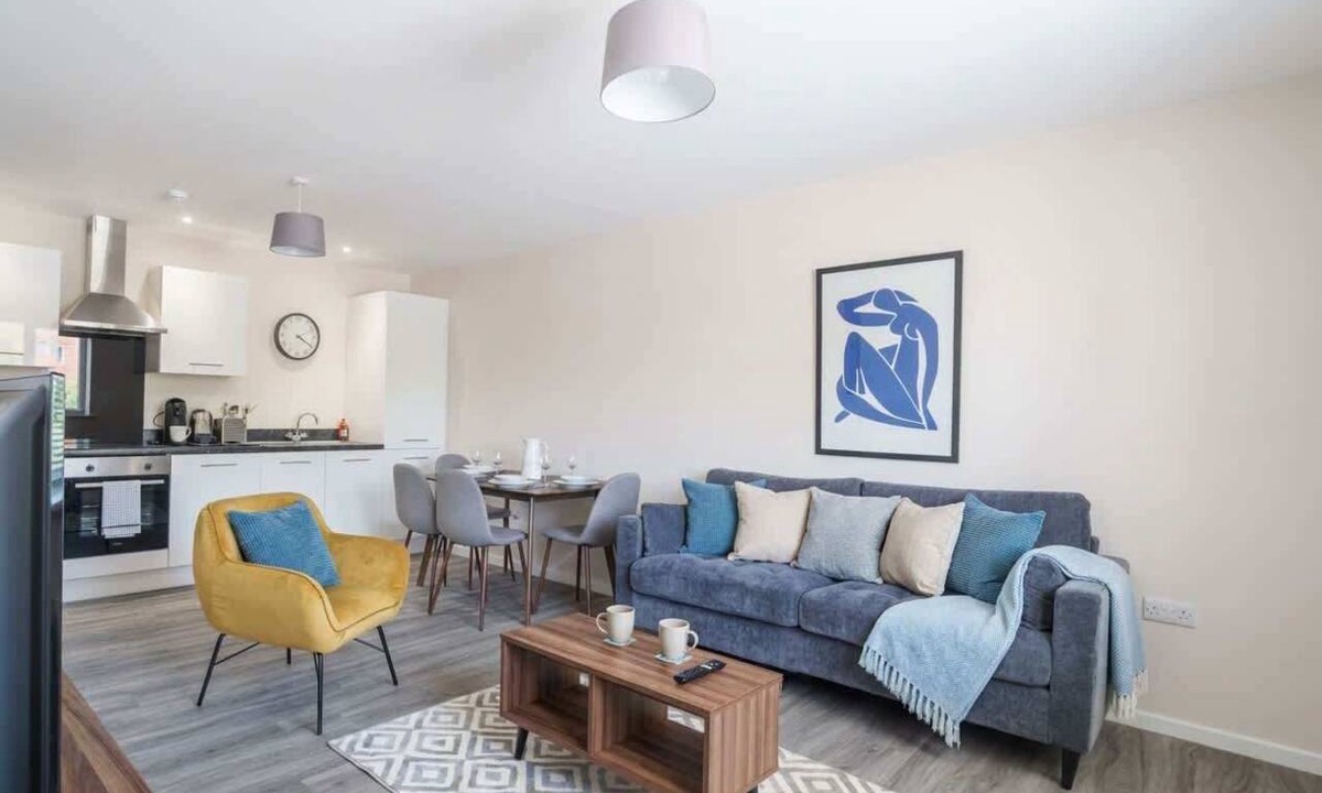 Salford Apartment | Sunny & Spacious 2-Bedroom Apartment, Manchester