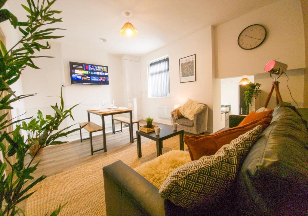 Splott Apartment | Super Convenient Keyless Entry Two Bedroom Loft by Property Promise