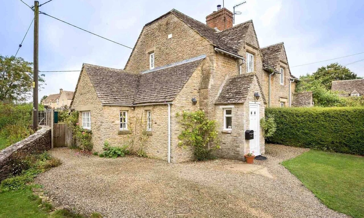 Southrop Cottage | Swan View