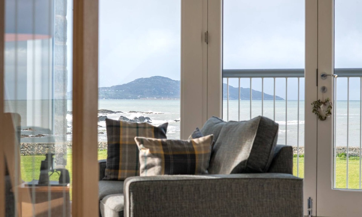 Llanfaethlu Other | Swn Y Mor - Stunning Anglesey beachside holiday home