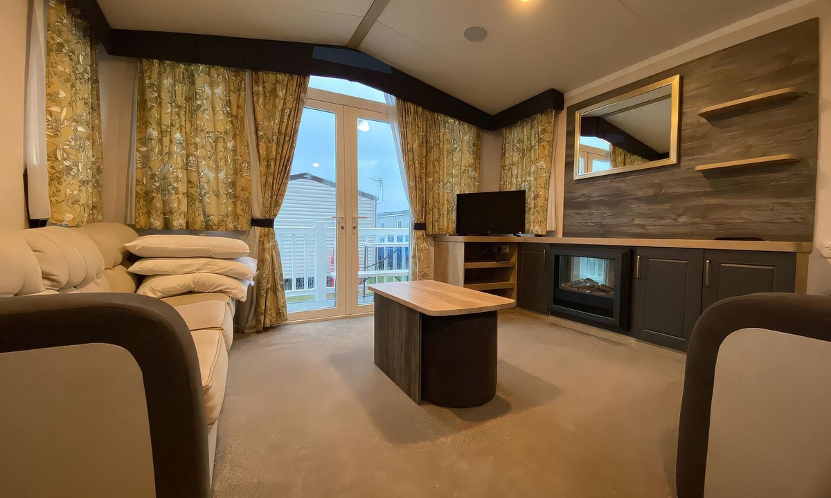 Isle of Grain Cottage | Thameside