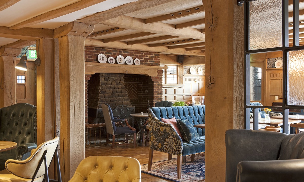 Knowl Hill Hotel | The Bird In Hand
