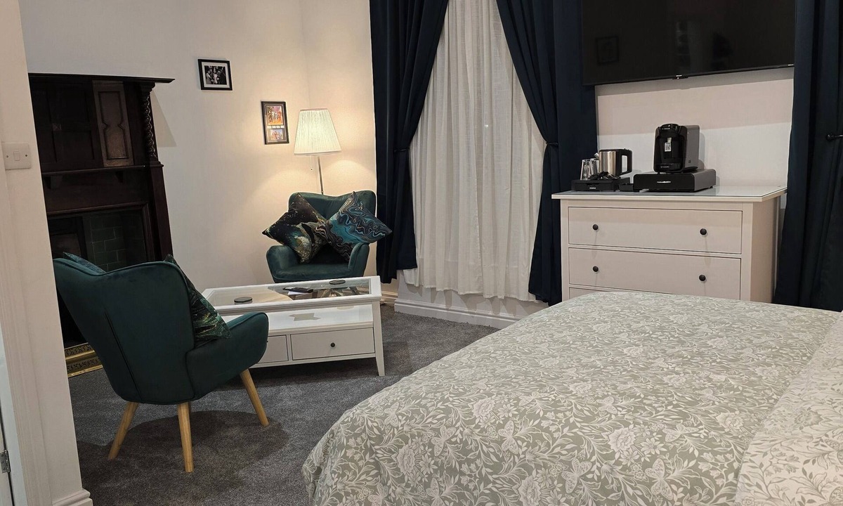 Darlington House | The Boot & Shoe