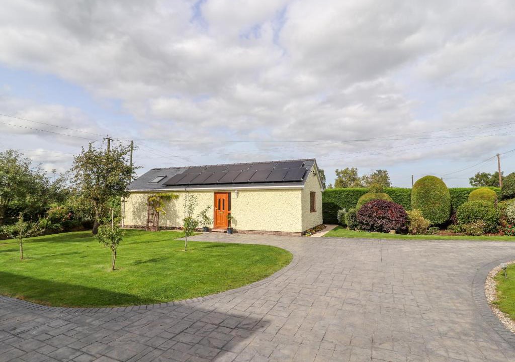 Overton-on-dee House | The Brambles