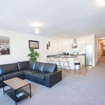 Bristol City Centre Apartment | The Broadmead Forest - Spacious City Centre 3BDR Apartment