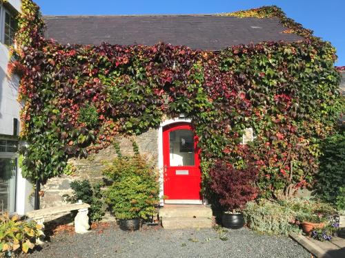 Dromore Apartment | The Byre (Unusual and Different).