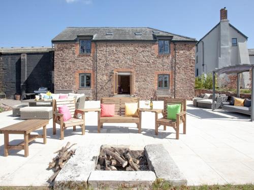 Tiverton House | The Cow Shed