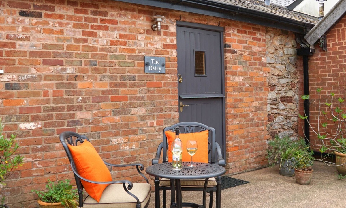 Clyst Saint George Apartment | The Dairy Apartment - Double Bed