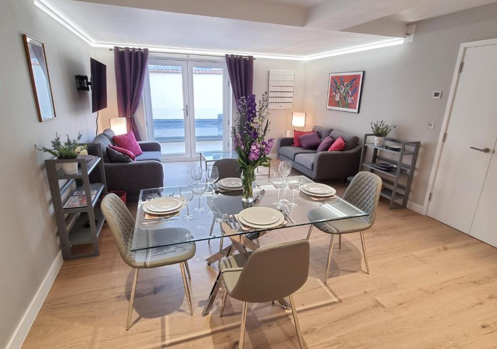 Bath City Centre Apartment | The Danbury, Lower Borough Walls
