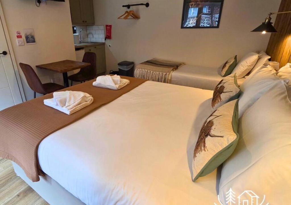 Dibden Purlieu Apartment | The Distinguished Squirrel - Room 4 - New Forest