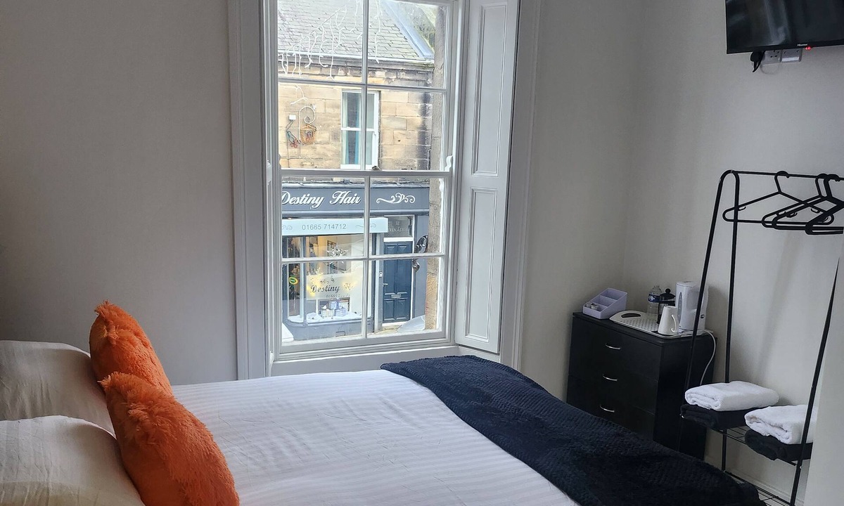 Amble Bed & Breakfast | The Dock Hotel