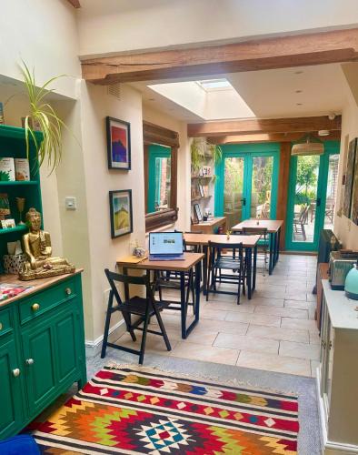 Glastonbury Bed & Breakfast | The Dragonfly Guesthouse - SELF CATERED