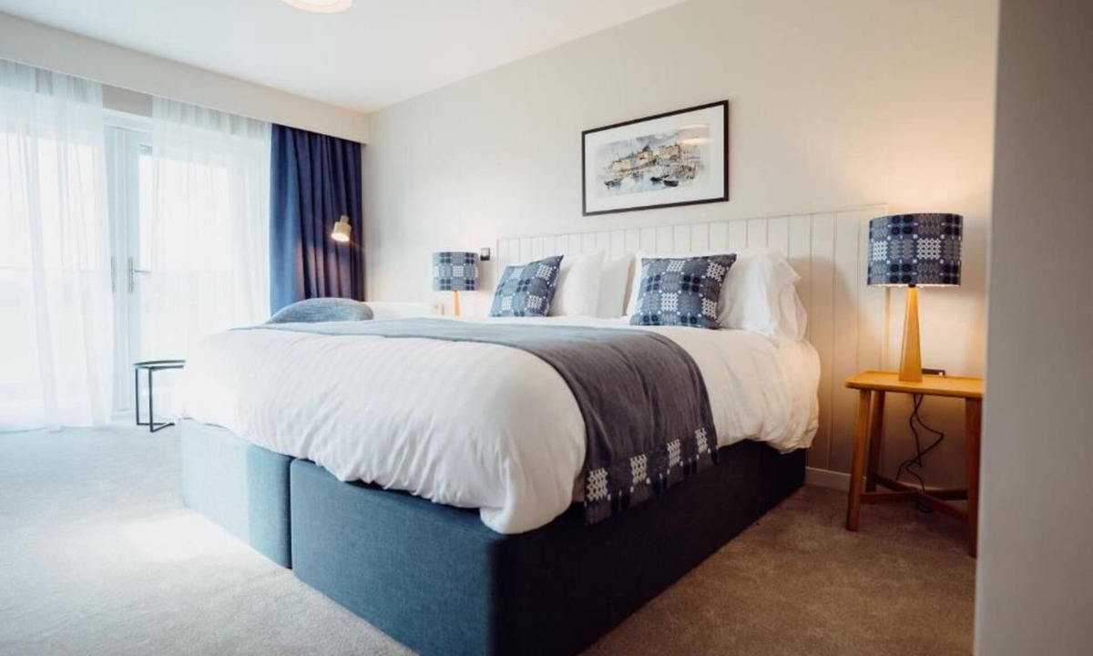 Tenby Hotel | The Dunes
