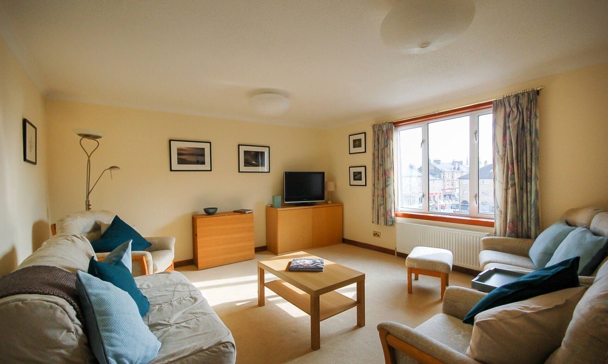 Helensburgh Apartment | The Flat in the Square