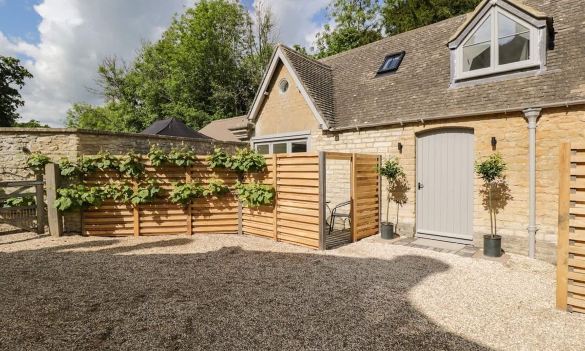 Westonbirt Cottage | The Hayloft, in Sherston. WiFi