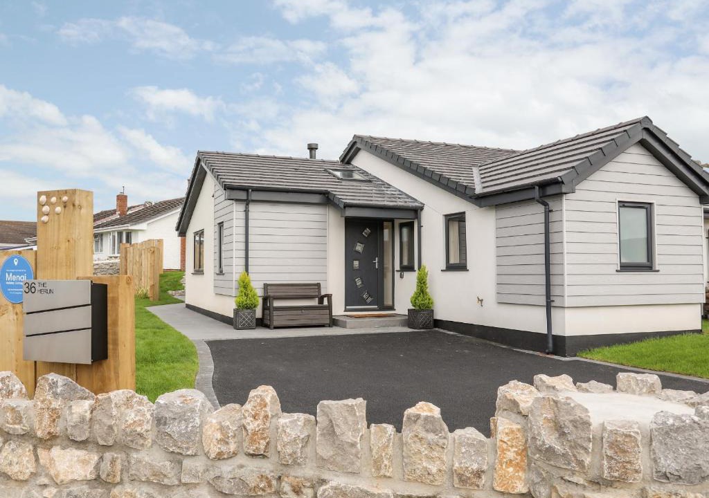Rhosneigr House | The Herun