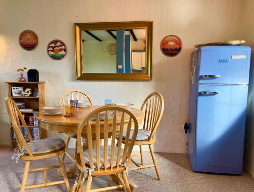 North Buckland House | The Hide - 2 bed cottage, pool, close to beaches
