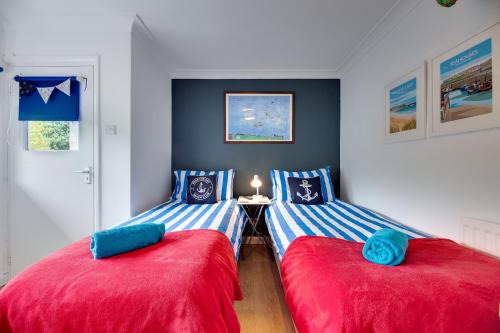 North Sunderland Hostel | The Hides