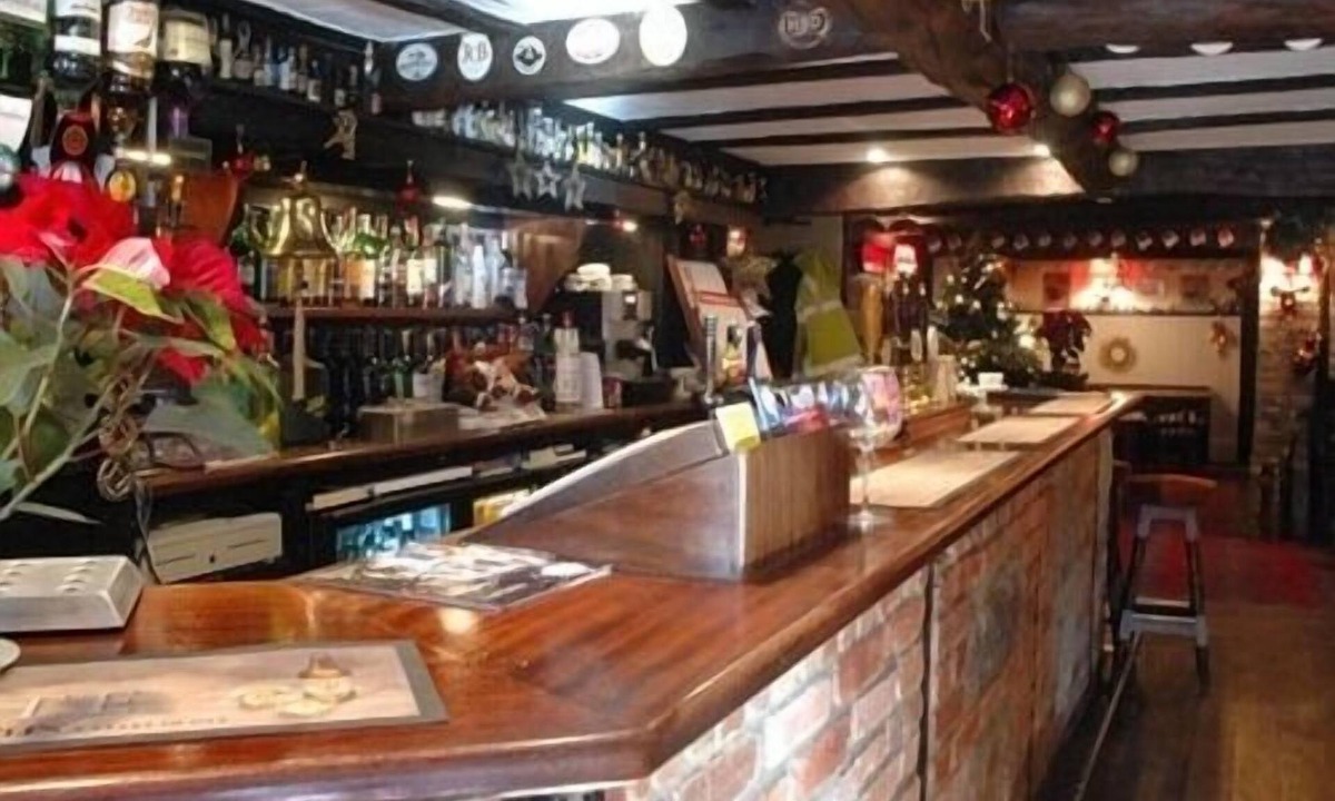 Middlemarsh Hotel | The Hunters Moon