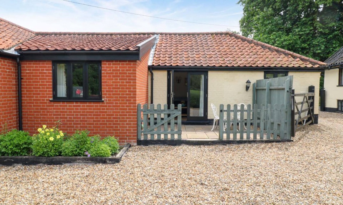 Harleston House | The Kiln: A Charming Retreat in Harleston