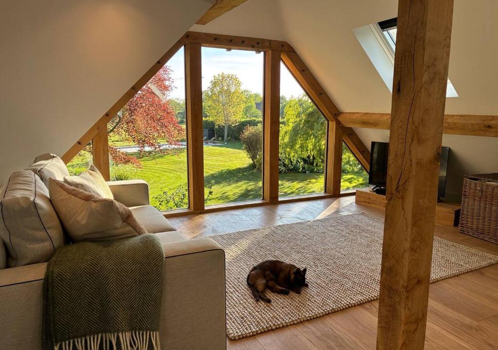 Henley Apartment | The Loft, 1 bed space with private parking