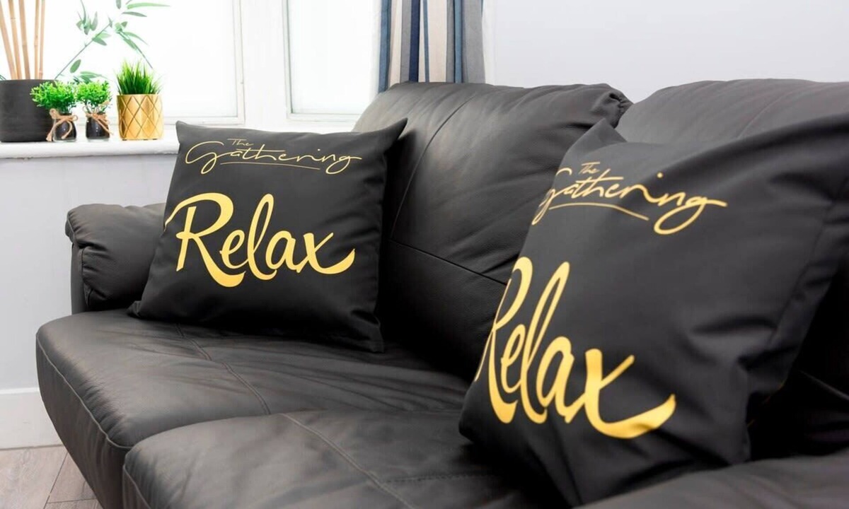 Wrexham Apartment | The Lower Stay - Wrexham Town Centre - Sleeps Up To 10