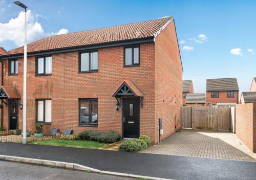 Clyst St Mary House | The Nest Retreat Exeter - Spacious Stay Near City Center
