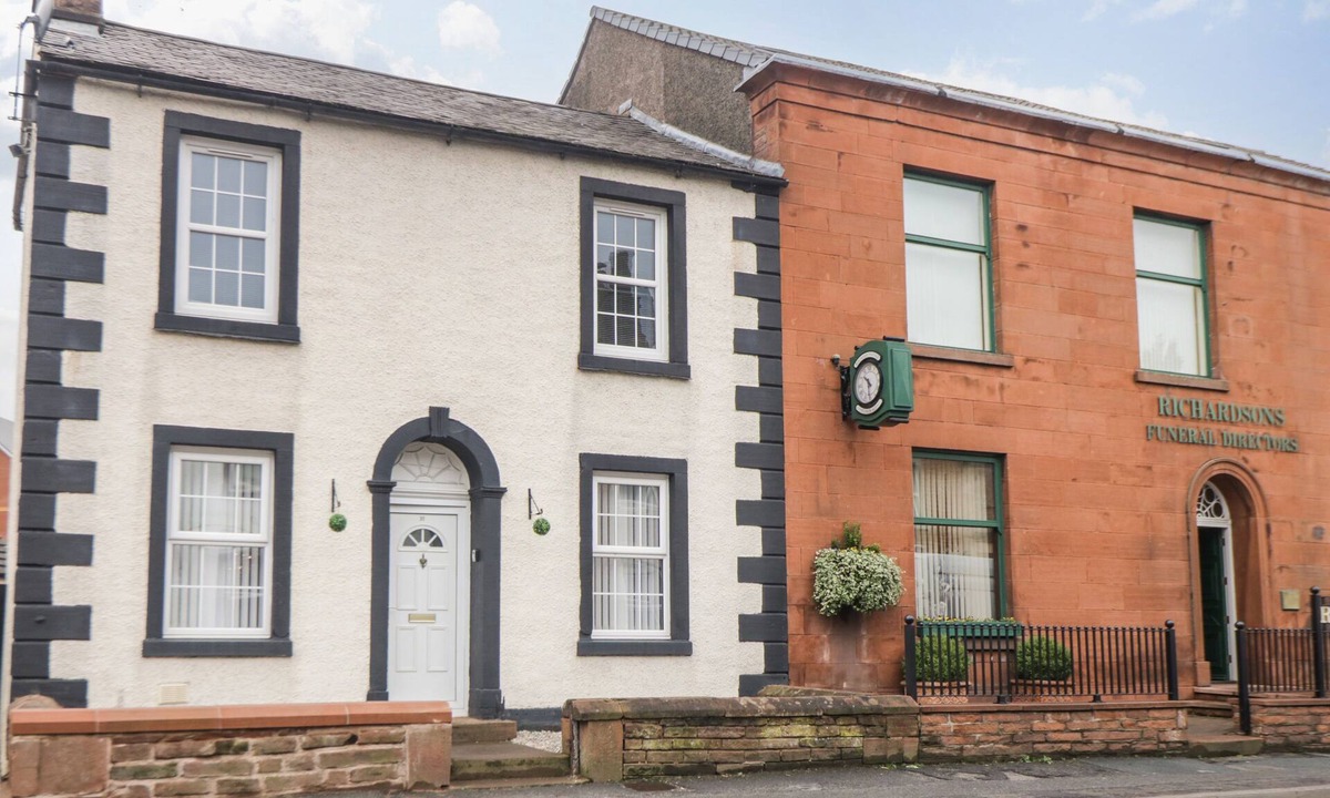 Penrith House | THE OAKS COTTAGE, pet friendly, character holiday cottage in Penrith