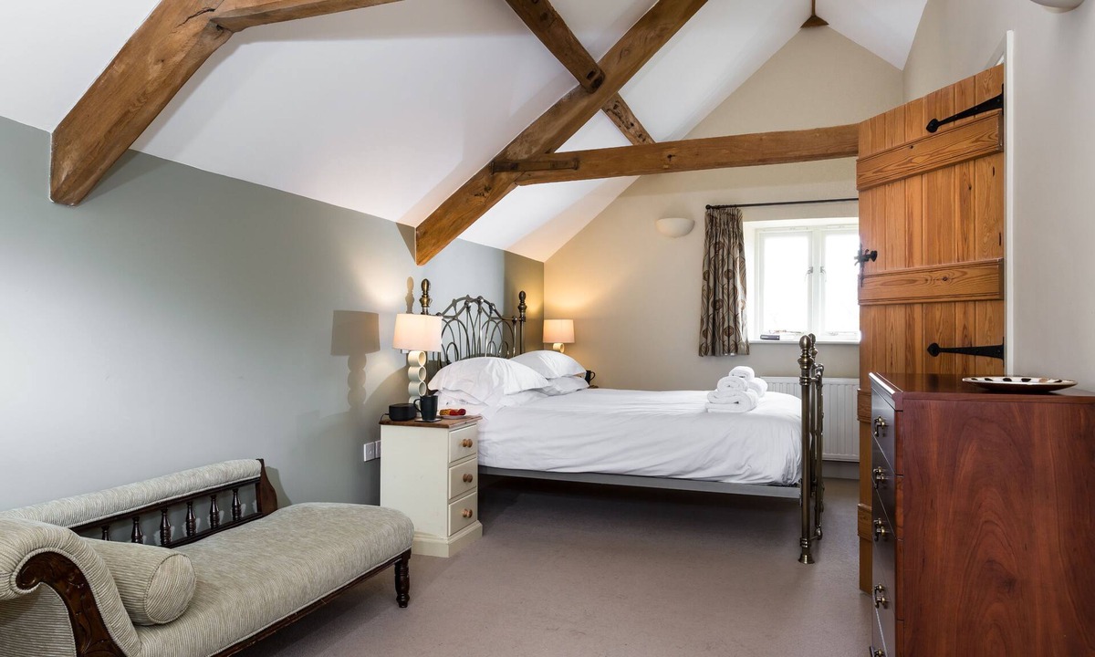 Kingham House | The Old Bakery (4) - sleeps 4 guests in 2 bedrooms