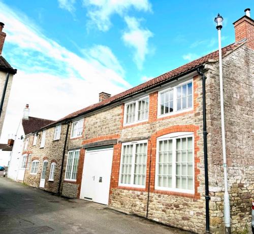 Thornbury House | The Old BlackSmiths -5 min from M5, J14