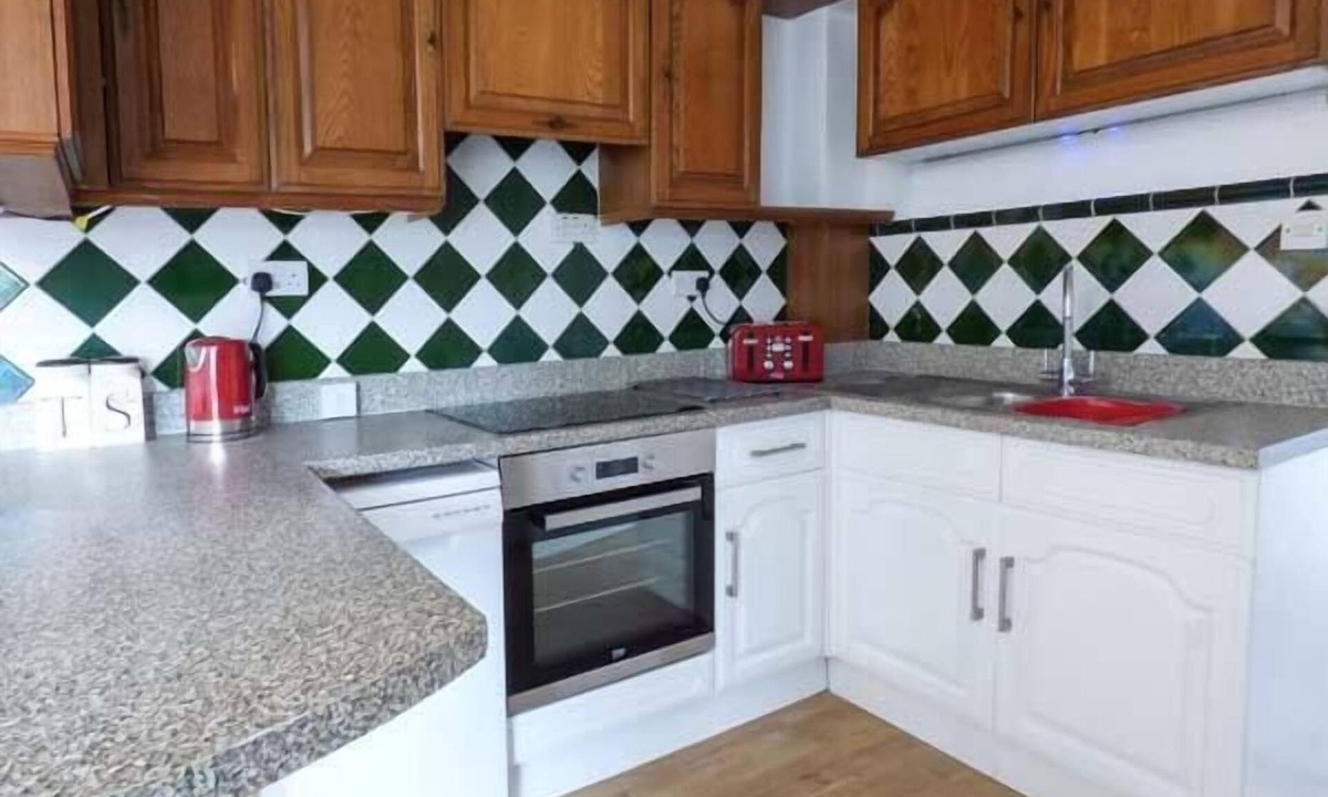 Thorpe St Andrew Cottage | The Old Clockmakers