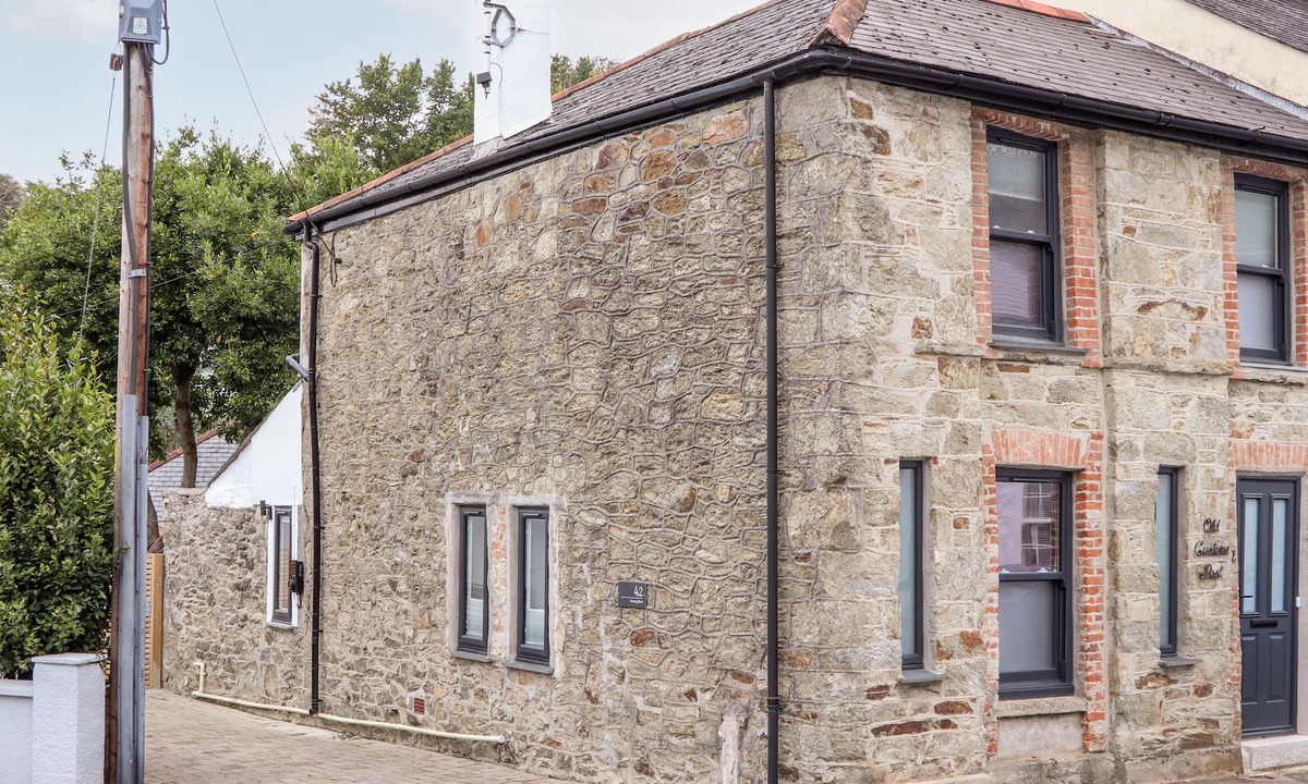 Flushing House | THE OLD CUSTOMS POST, pet friendly, with open fire in Flushing