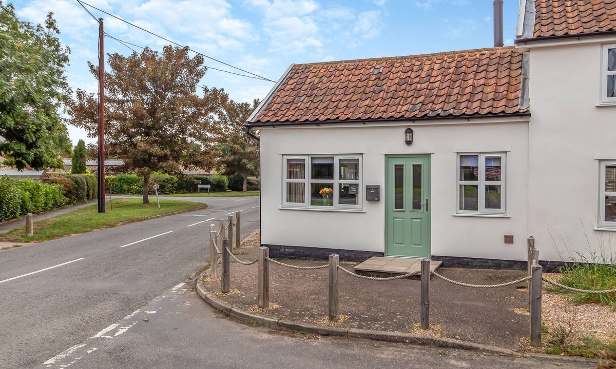 Ipswich House | The Old Post Office - Two Bedroom House, Sleeps 4