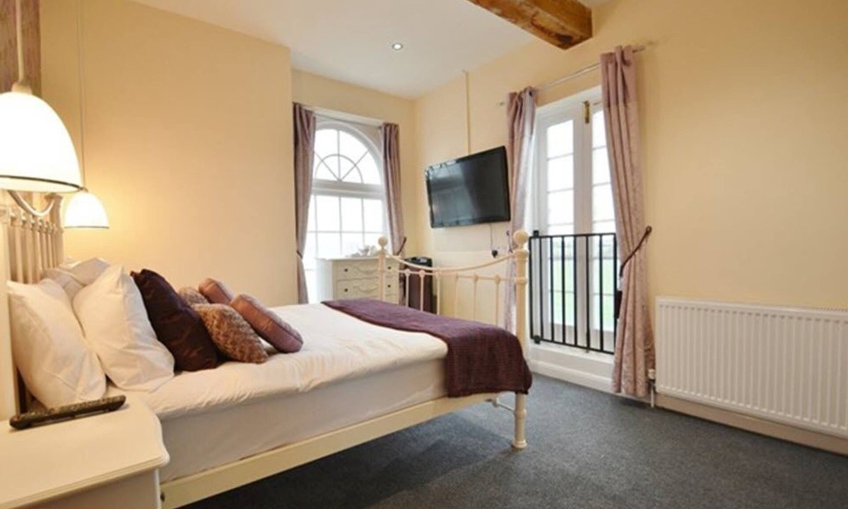 Thame Hotel | The Old Red Lion