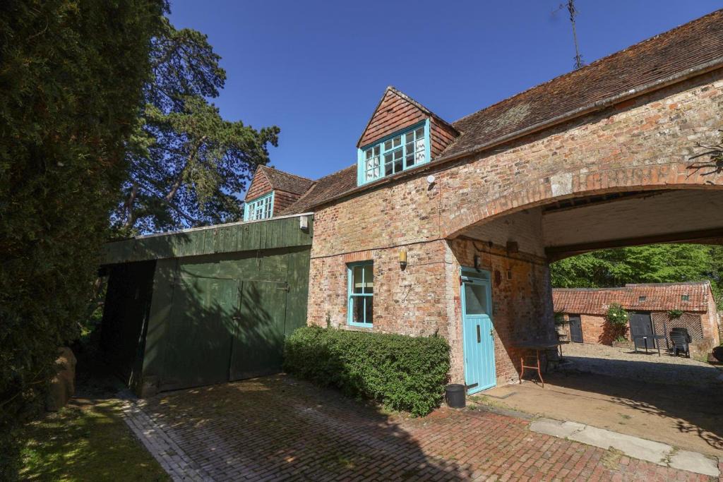 Dursley House | The Old Stables