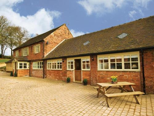 King's Bromley House | The Peacock Barn - E4713