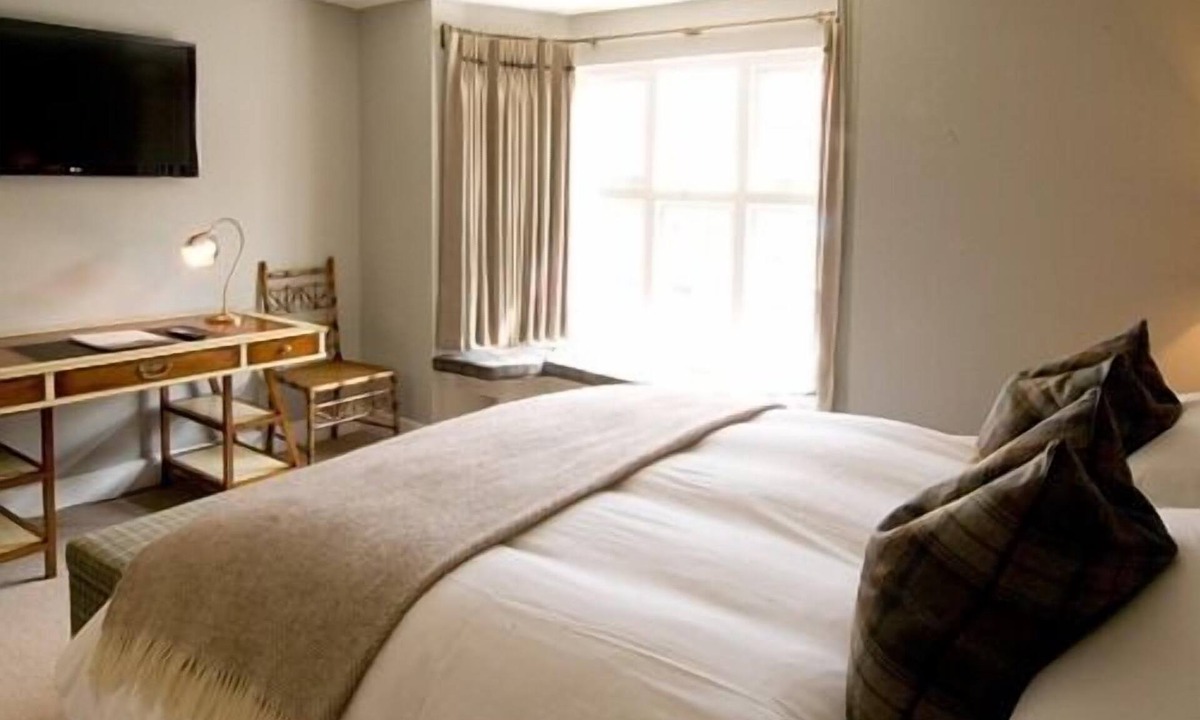 Chilworth House | The Percy Arms