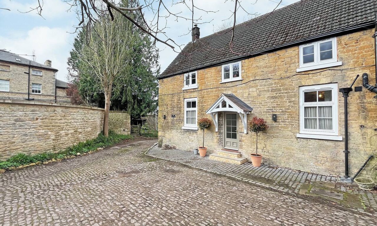 Lincoln Cottage | The perfect base for exploring, relaxing and making unforgettable memories.