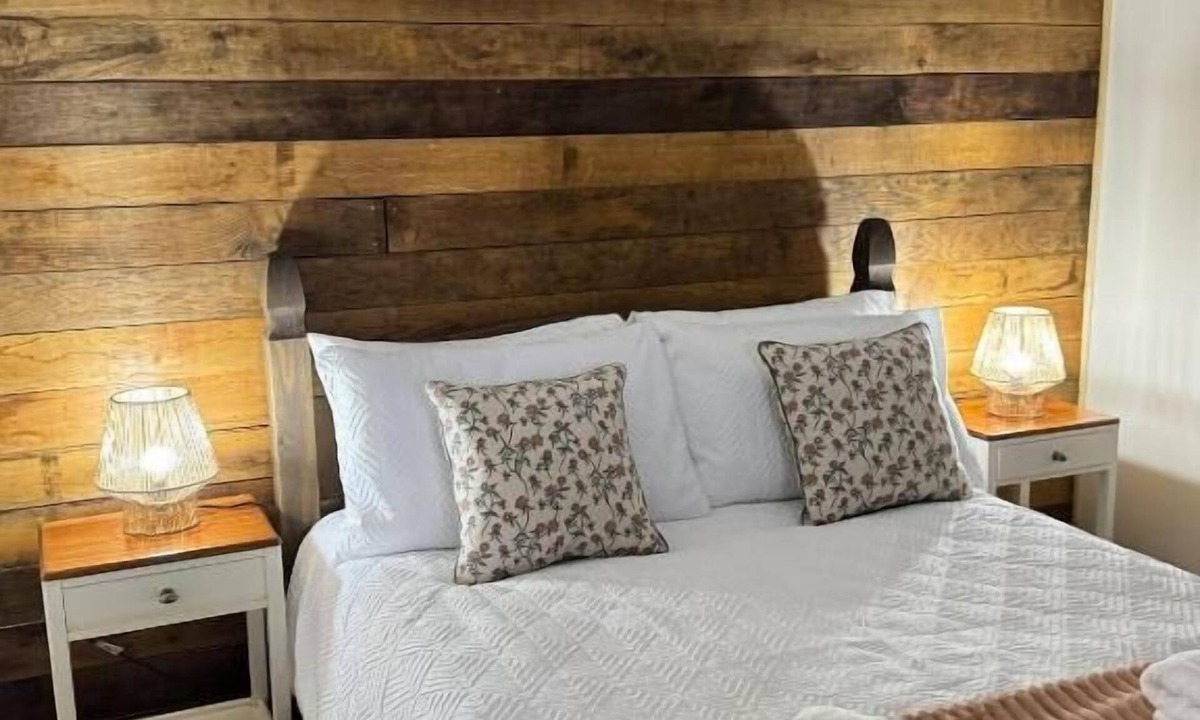 Waterlooville Cabin | The Riley Stable- Cozy Getaway