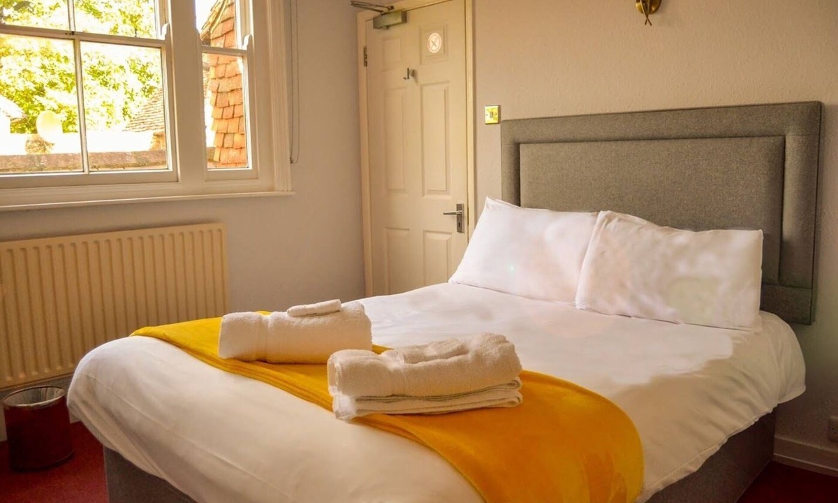 Burwash Bed & Breakfast | The Rose & Crown