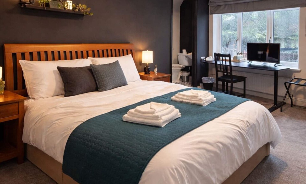Beenham Bed & Breakfast | The Six Bells