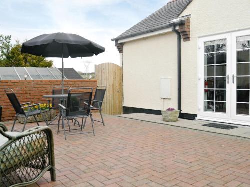 Caergeiliog House | The Snug