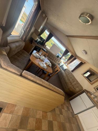 Cowes Apartment | The Squirrel's Nest Stylish Modern Caravan Stay